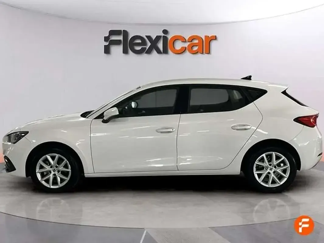 Usado Seat Leon Reference 116 CV (85 kW) 2021 Blanco Utilitario
