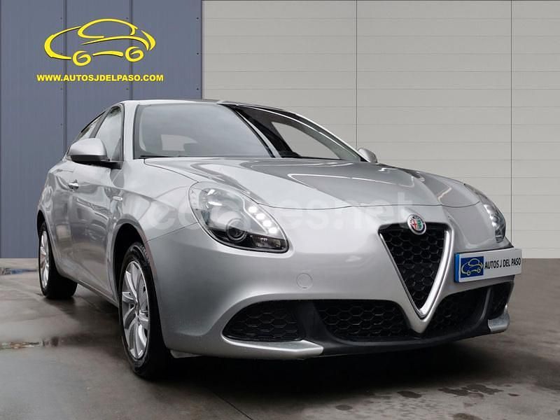 Usado Alfa Romeo Giulietta 120 CV (88 kW) 2021 Gris / plata Berlina