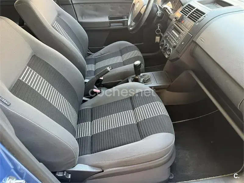 Usado VW Polo Edition 60 CV (44 kW) 2008 Azul Utilitario