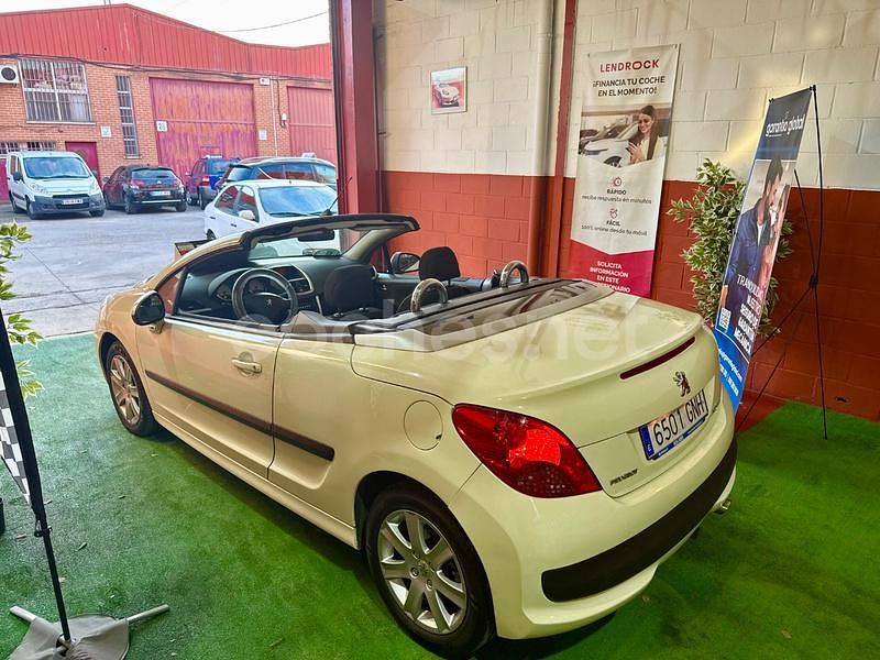 Usado Peugeot 207 CC 120 CV (88 kW) 2009 Blanco Descapotable
