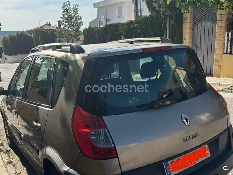 Usado Renault Scénic II 105 CV (77 kW) 2008 Gris / plata Monovolumen