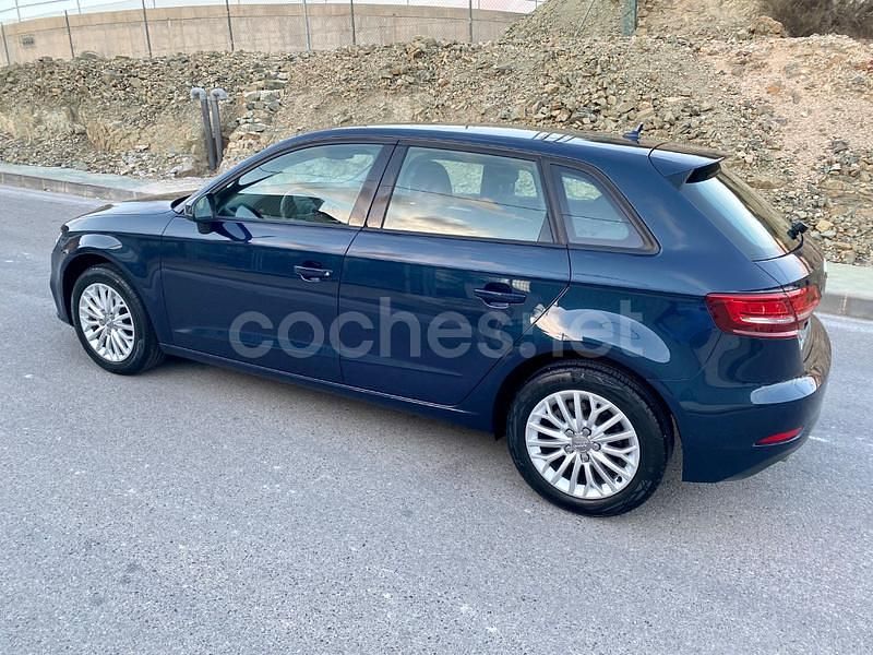 Usado Audi A3 Sport 116 CV (85 kW) 2018 Azul Berlina