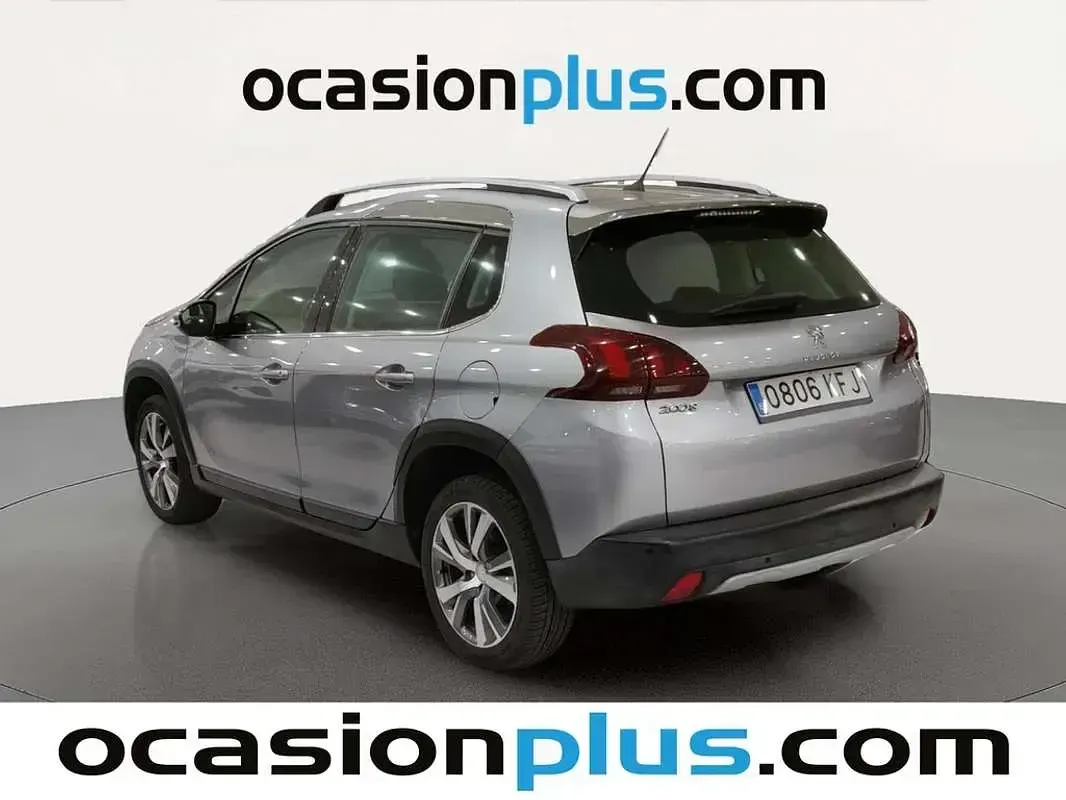Usado Peugeot 2008 Allure 120 CV (88 kW) 2017 Gris SUV