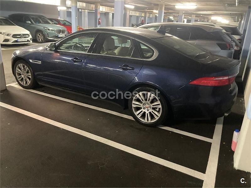 Usado Jaguar XF Prestige 180 CV (132 kW) 2019 Azul Berlina