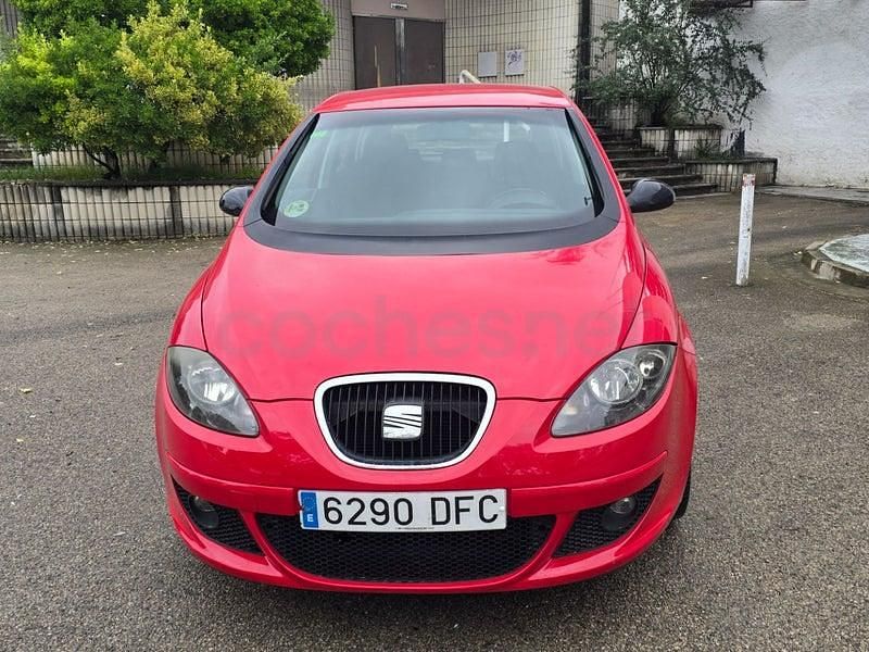 Usado Seat Altea Sport 140 CV (102 kW) 2005 Rojo Monovolumen
