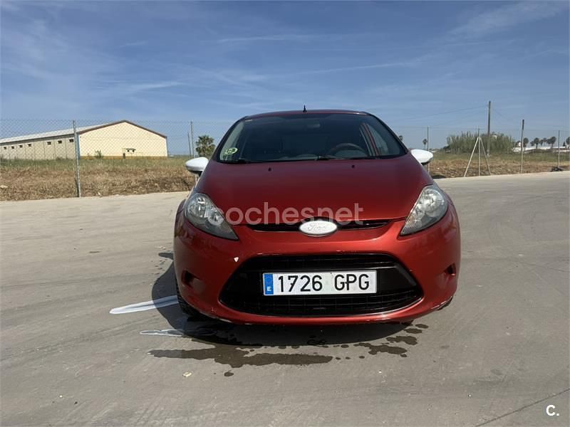 Usado Ford Fiesta Trend 68 CV (50 kW) 2009 Rojo Utilitario