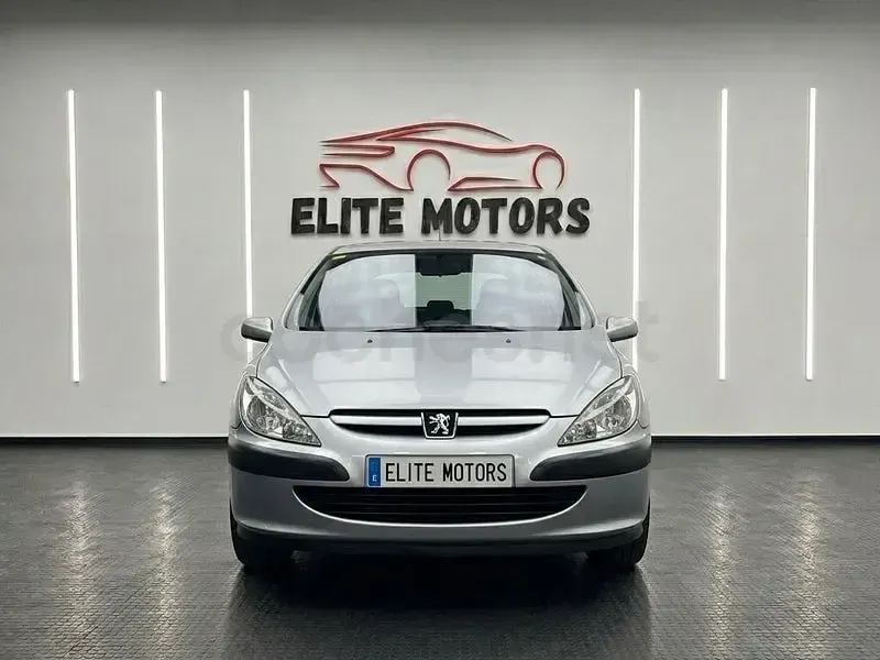 Usado Peugeot 307 90 CV (66 kW) 2004 Gris / plata Berlina