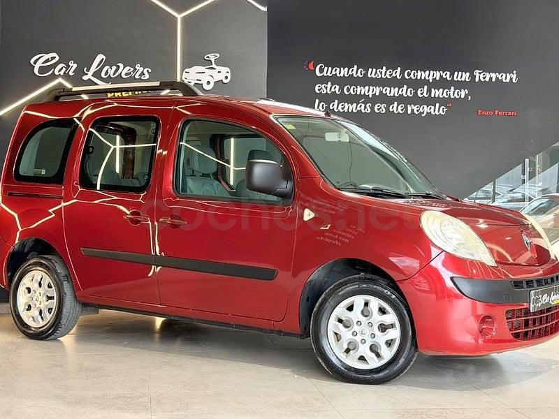 Usado Renault Kangoo Expression 105 CV (77 kW) 2009 Granate Familiar