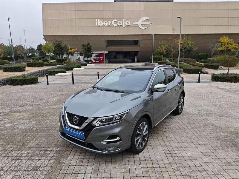 Usado Nissan Qashqai 140 CV (102 kW) 2020 Gris / plata SUV