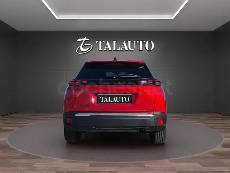 Usado Peugeot 2008 Allure 100 CV (73 kW) 2024 Rojo SUV
