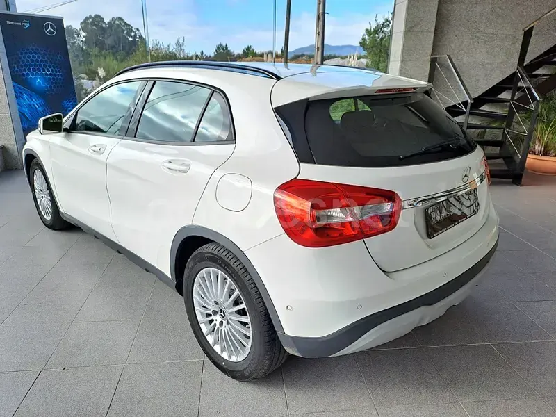 Usado Mercedes GLA200 136 CV (100 kW) 2019 Blanco SUV