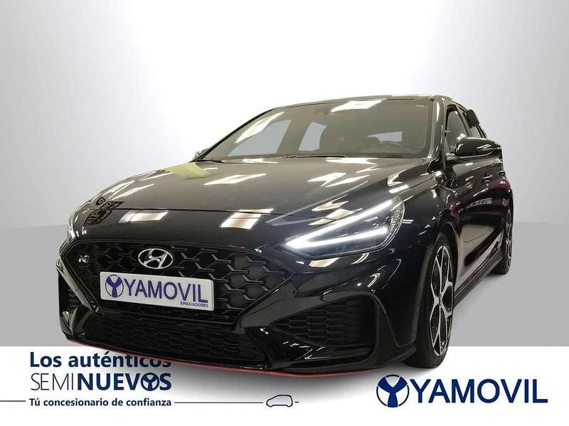 Negro Usado 2023 Hyundai i30 Utilitario | 29.450 € (Precio justo) - Imagen 1/4