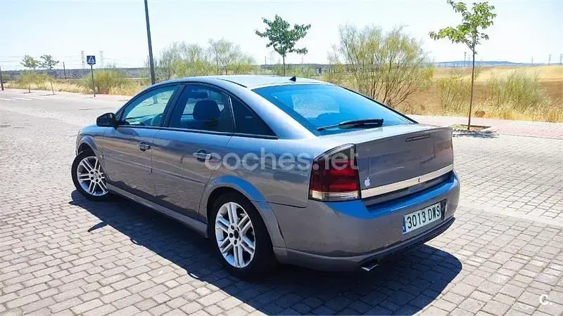 Usado Opel Vectra Sport 120 CV (88 kW) 2006 Gris / plata Berlina