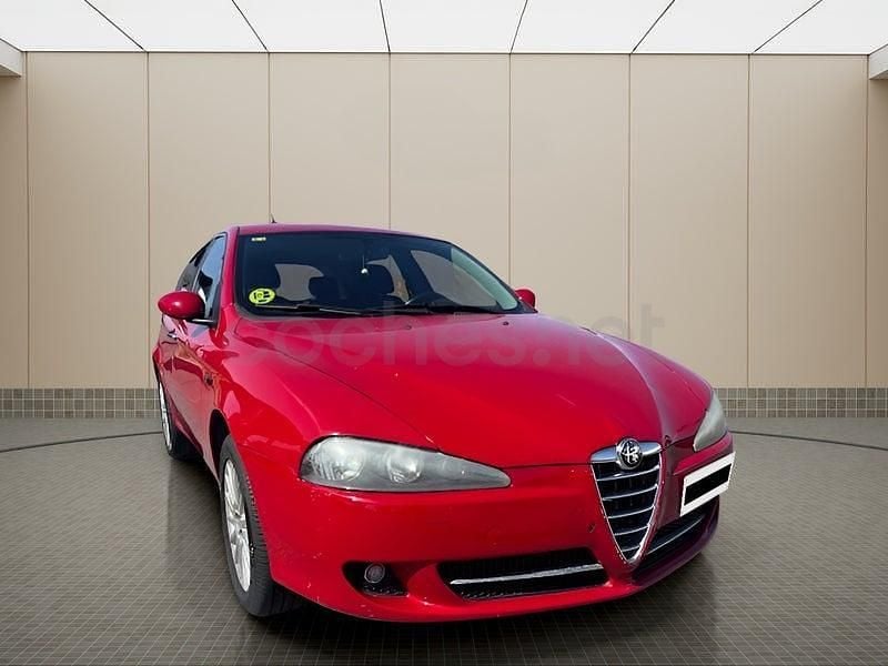Usado Alfa Romeo 147 Distinctive 120 CV (88 kW) 2009 Rojo Utilitario