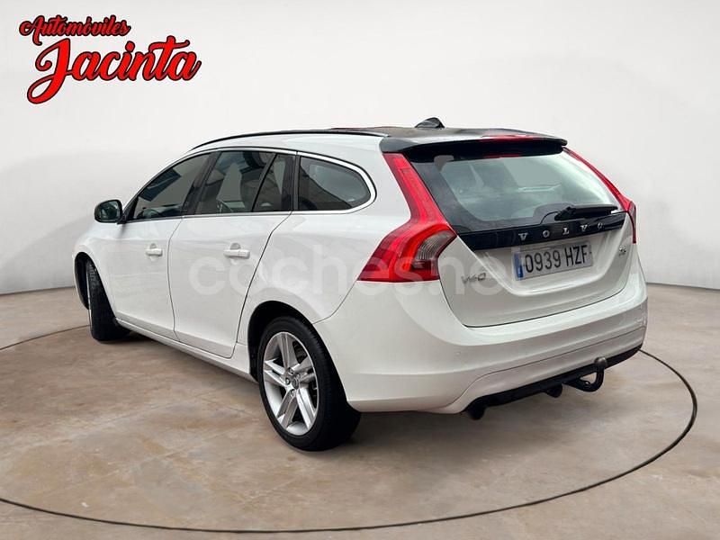 Usado Volvo V60 Momentum 136 CV (100 kW) 2014 Blanco Familiar
