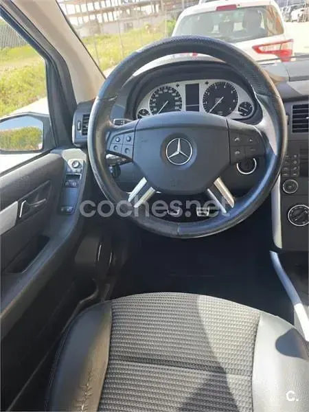 Usado Mercedes B200 136 CV (100 kW) 2007 Negro Monovolumen
