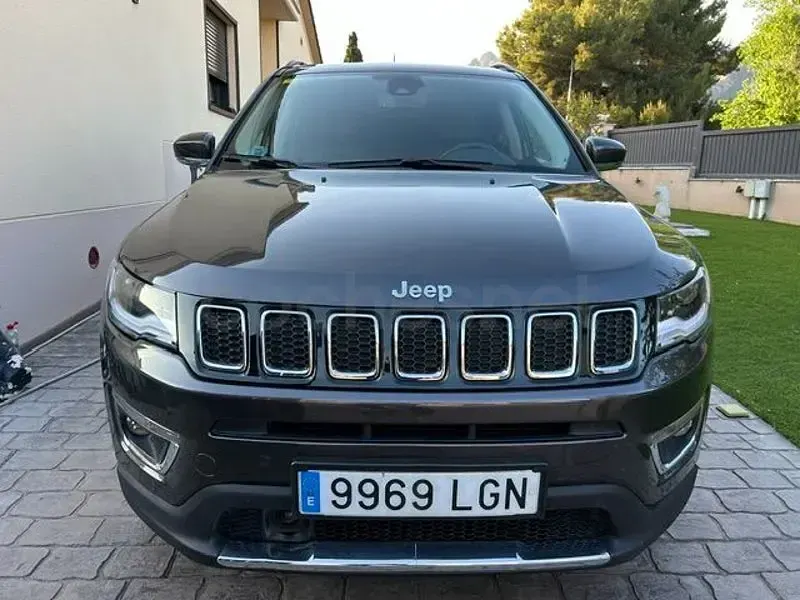 Usado Jeep Compass Limited 170 CV (125 kW) 2020 Gris / plata SUV