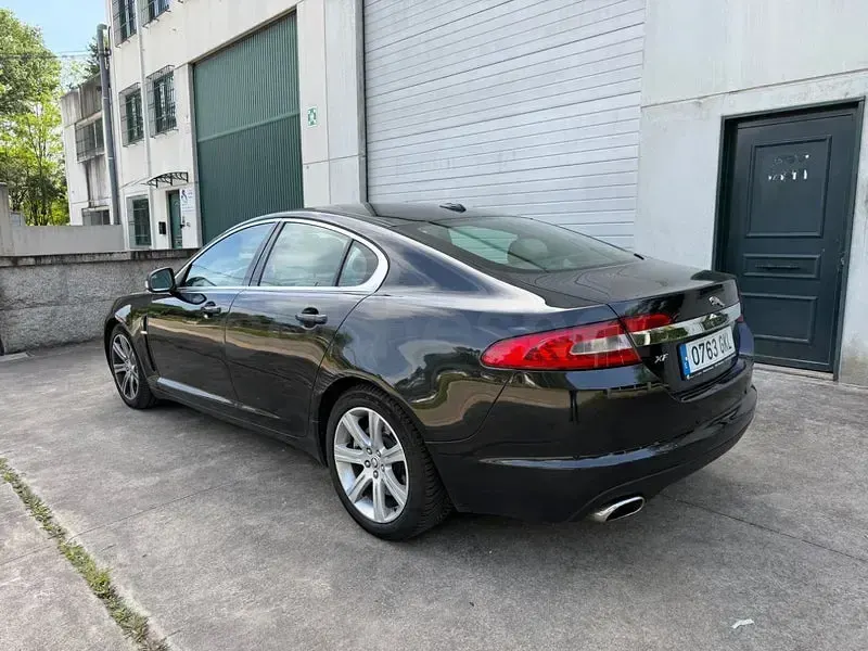 Usado Jaguar XF Luxury 211 CV (155 kW) 2010 Negro Berlina