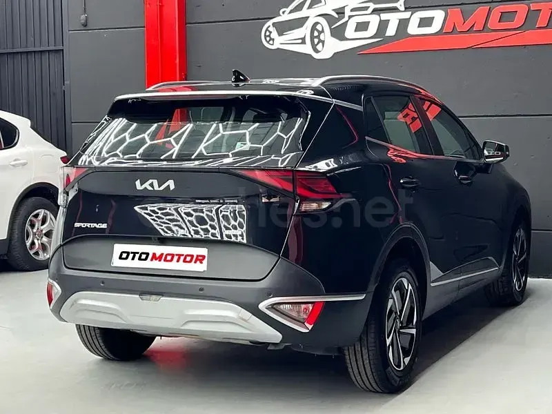 Usado Kia Sportage 230 CV (169 kW) 2023 Negro SUV
