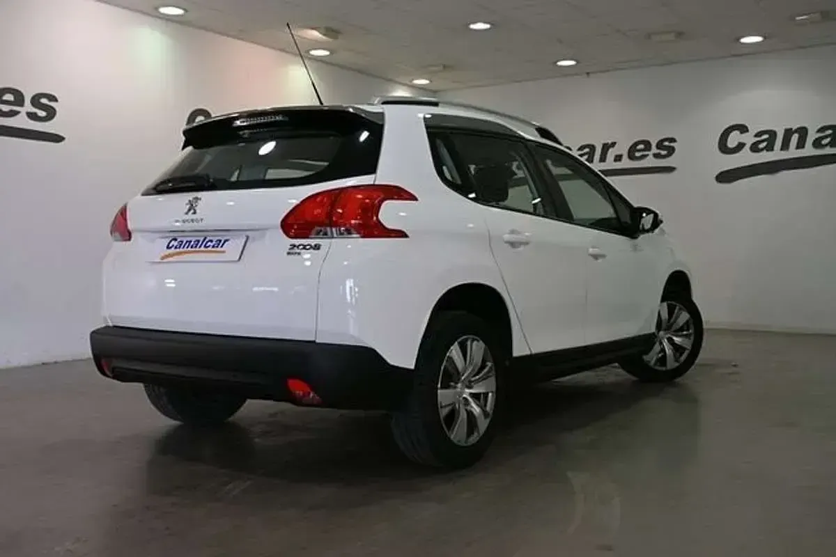 Usado Peugeot 2008 Active 92 CV (67 kW) 2015 Blanco SUV