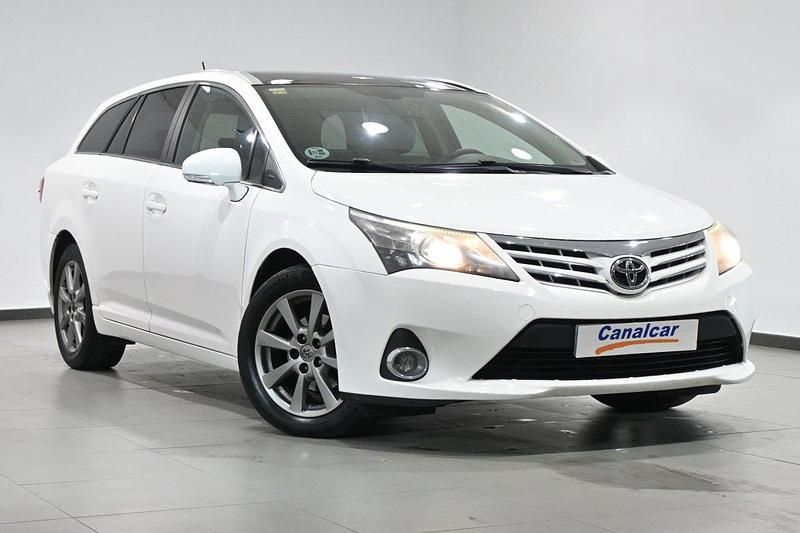 Usado Toyota Avensis Executive 124 CV (91 kW) 2013 Blanco Familiar
