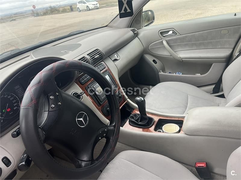 Negro Usado 2001 Mercedes C200 Classic Berlina | 2500 € - Imagen 1/4