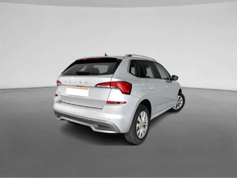 Usado Skoda Kamiq Ambition 110 CV (80 kW) 2023 Plateado SUV