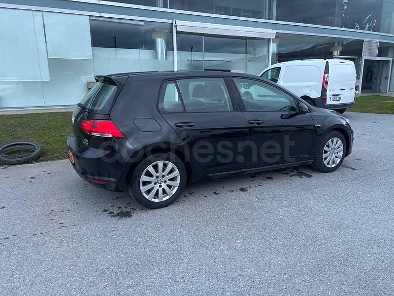 Usado VW Golf VII Advance 105 CV (77 kW) 2015 Gris / plata Berlina