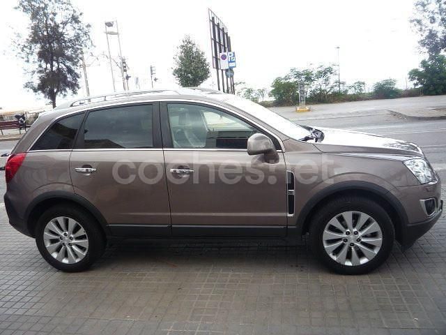 Usado Opel Antara Selective 163 CV (119 kW) 2013 Marrón SUV