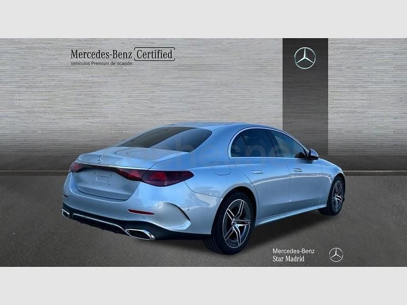 Usado Mercedes E220 197 CV (144 kW) 2025 Gris / plata Berlina