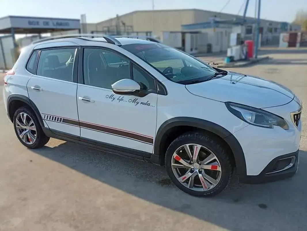Usado Peugeot 2008 Allure 99 CV (72 kW) 2018 Blanco SUV