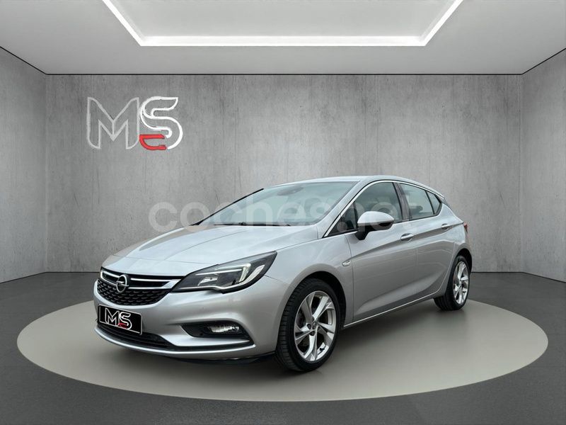 Gris / plata Usado 2016 Opel Astra Dynamic Berlina | 9799 € (Precio justo) - Imagen 1/4