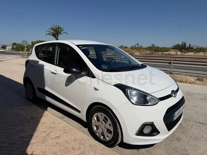 Usado Hyundai i10 Blackline 87 CV (63 kW) 2015 Blanco Utilitario