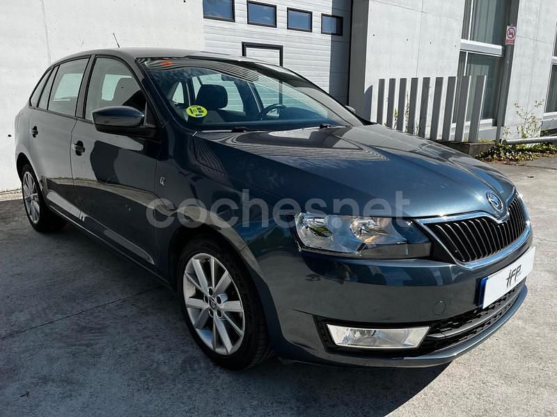 Usado Skoda Rapid Ambition 90 CV (66 kW) 2014 Gris / plata Berlina