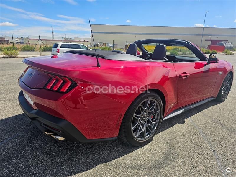 Usado Ford Mustang GT 450 CV (330 kW) 2025 Granate Descapotable