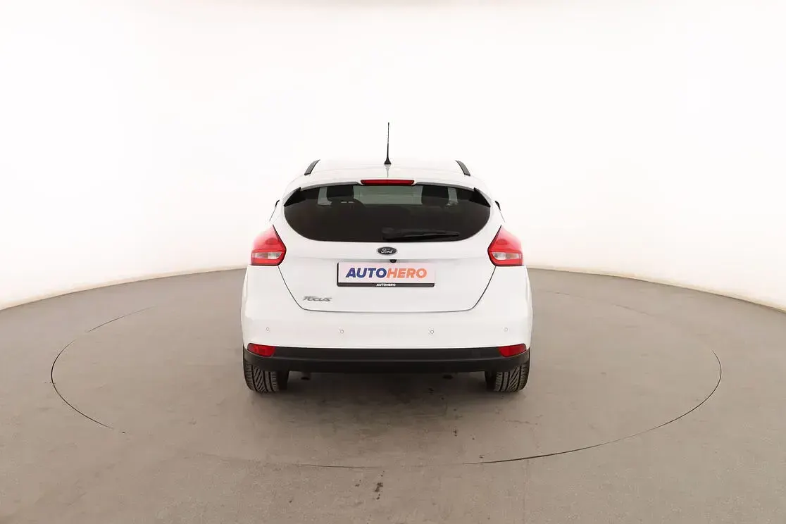 Usado Ford Focus Titanium 120 CV (88 kW) 2016 Blanco Berlina