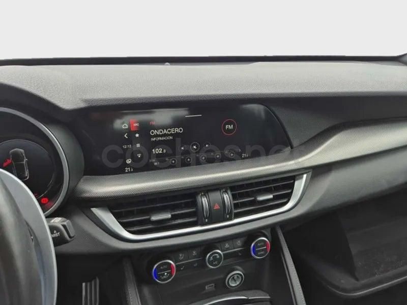 Usado Alfa Romeo Stelvio Veloce 210 CV (154 kW) 2023 Gris / plata SUV