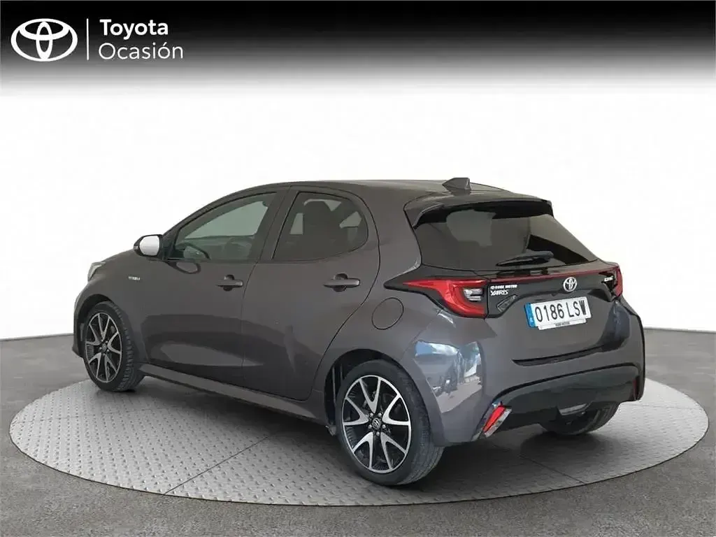 Occasion Toyota Yaris Hybrid Style 116 PK (85 kW) 2021 Grijs MPV