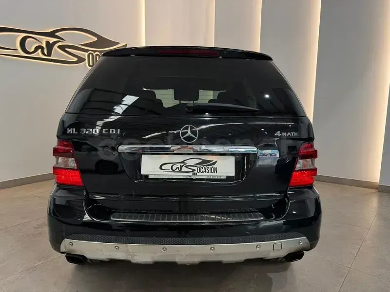 Usado Mercedes ML320 224 CV (164 kW) 2008 Azul SUV