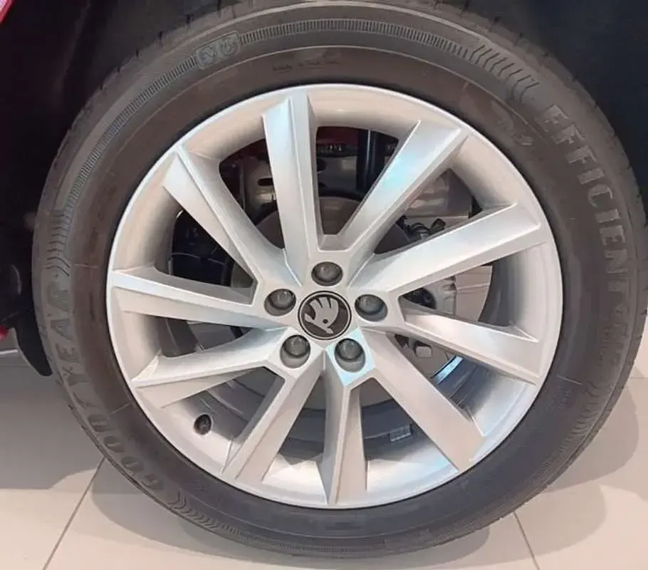 Usado Skoda Kamiq Selection 116 CV (85 kW) 2026 Rojo SUV