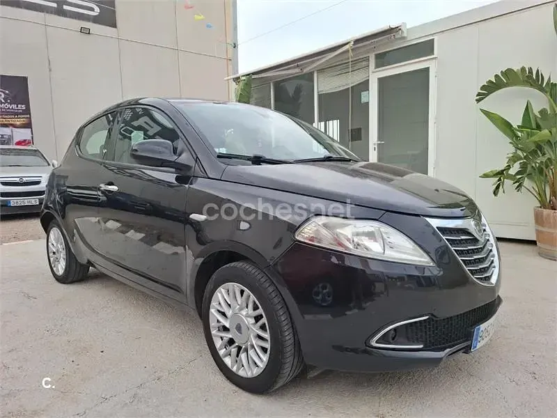 Usado Lancia Ypsilon 95 CV (69 kW) 2013 Negro Utilitario
