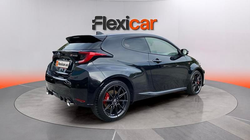 Usado Toyota Yaris 261 CV (191 kW) 2021 Negro Utilitario