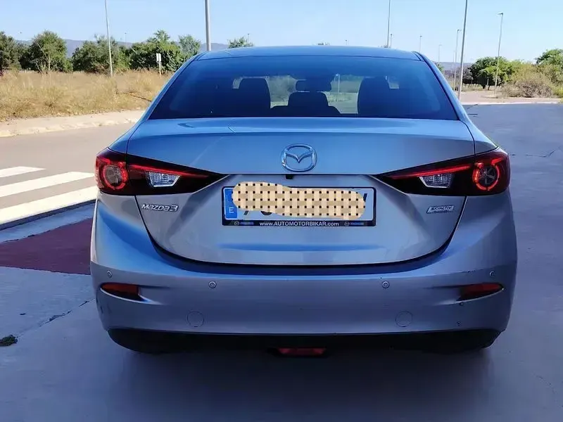 Usado Mazda 3 105 CV (77 kW) 2017 Gris / plata Berlina