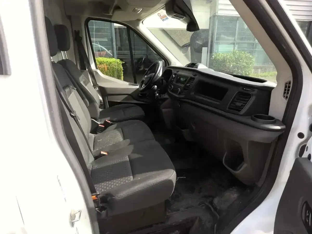 Usado Ford Transit Trend 130 HP (95 kW) 2022 Branco Sedan