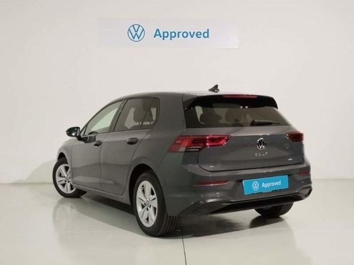 Gris Usado 2023 VW Golf VIII Life | 27.900 € (Precio justo) - Imagen 1/4