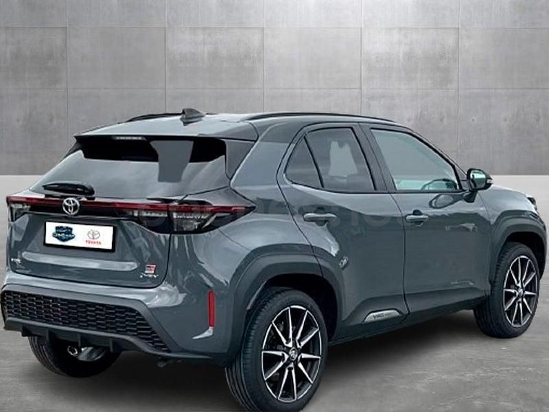 Usado Toyota Yaris Cross Sport 132 CV (97 kW) 2025 Gris / plata SUV