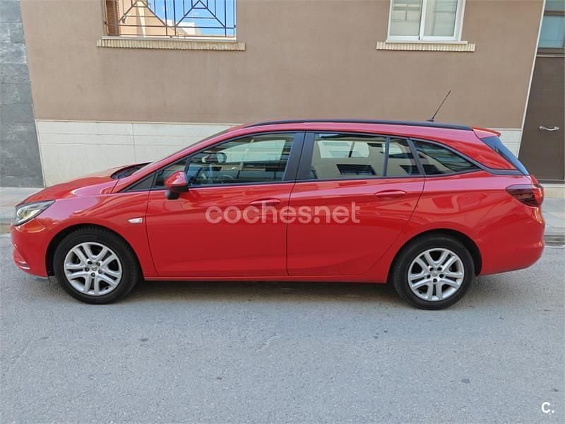Usado Opel Astra Dynamic 125 HP (91 kW) 2016 Vermelho Carrinha