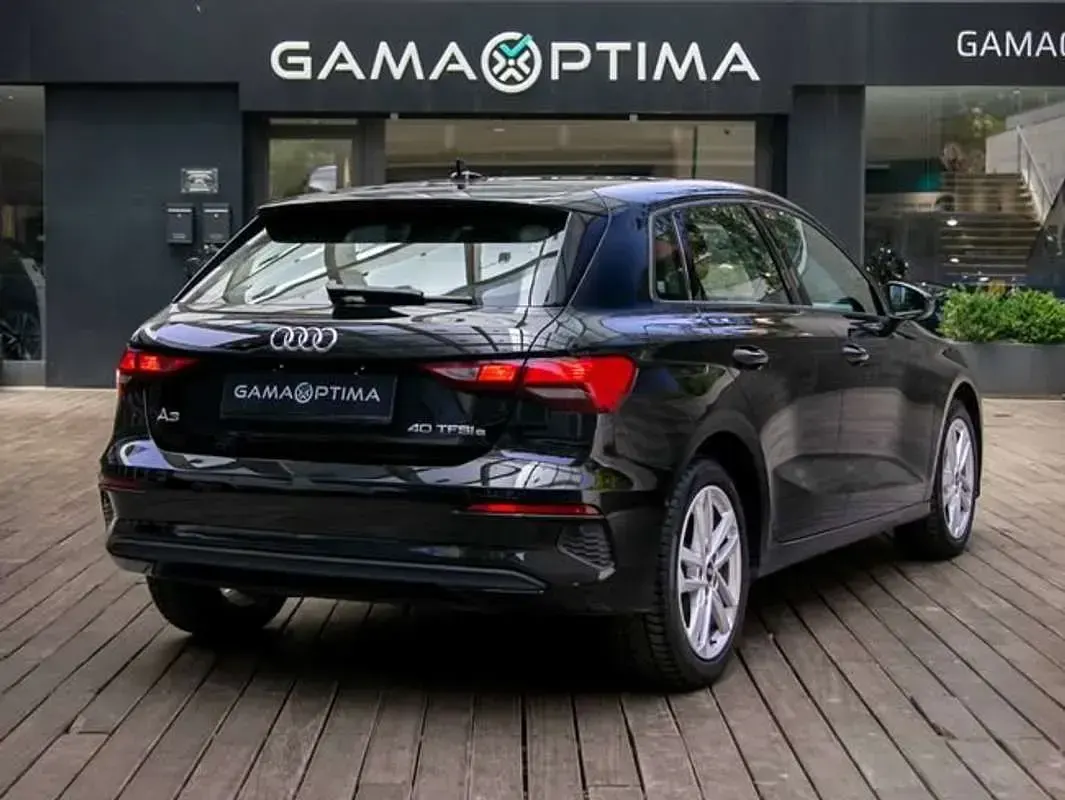 Usado Audi A3 Attraction 150 CV (110 kW) 2022 Negro Berlina