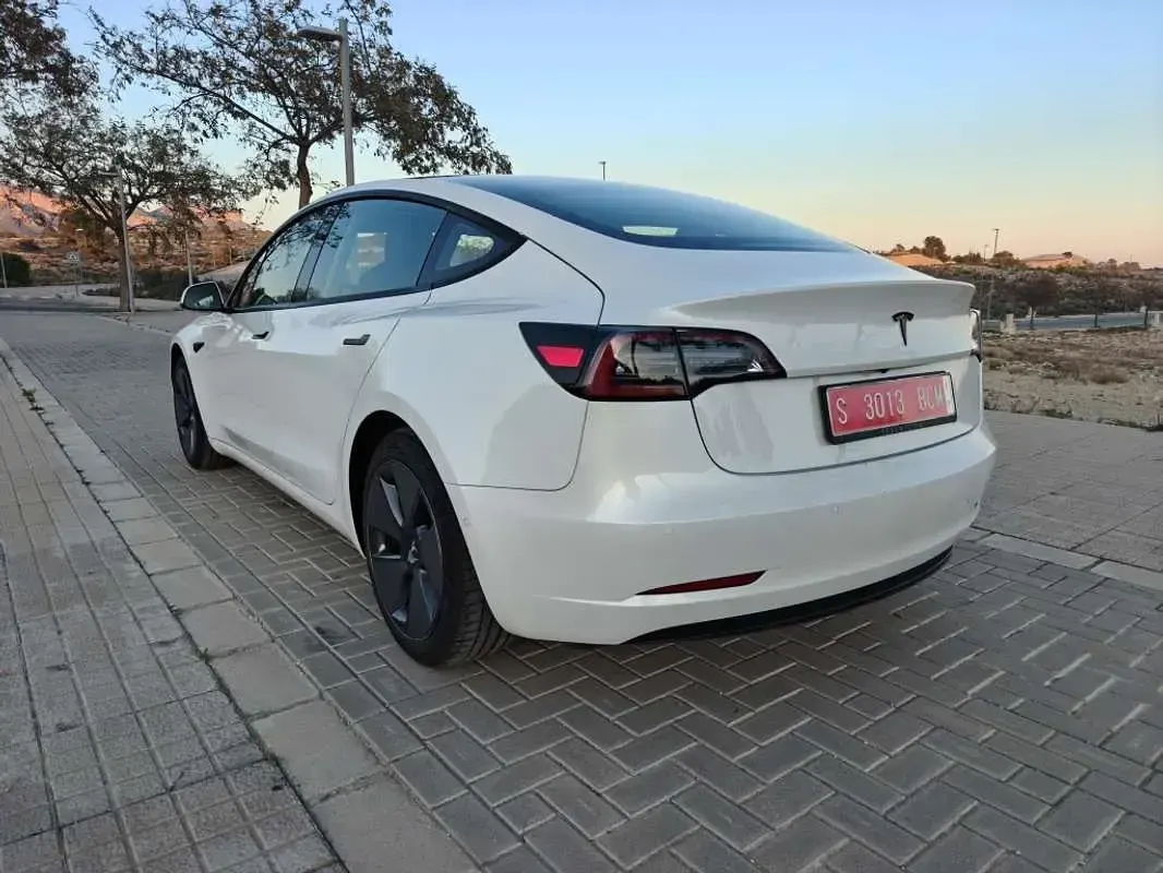 Usado Tesla Model 3 Standard Range 239 kW (325 CV) 2021 Blanco Berlina