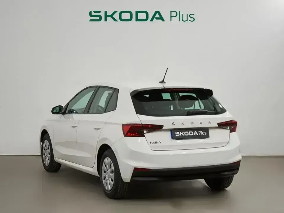 Usado Skoda Fabia Active 80 CV (58 kW) 2022 Blanco Utilitario